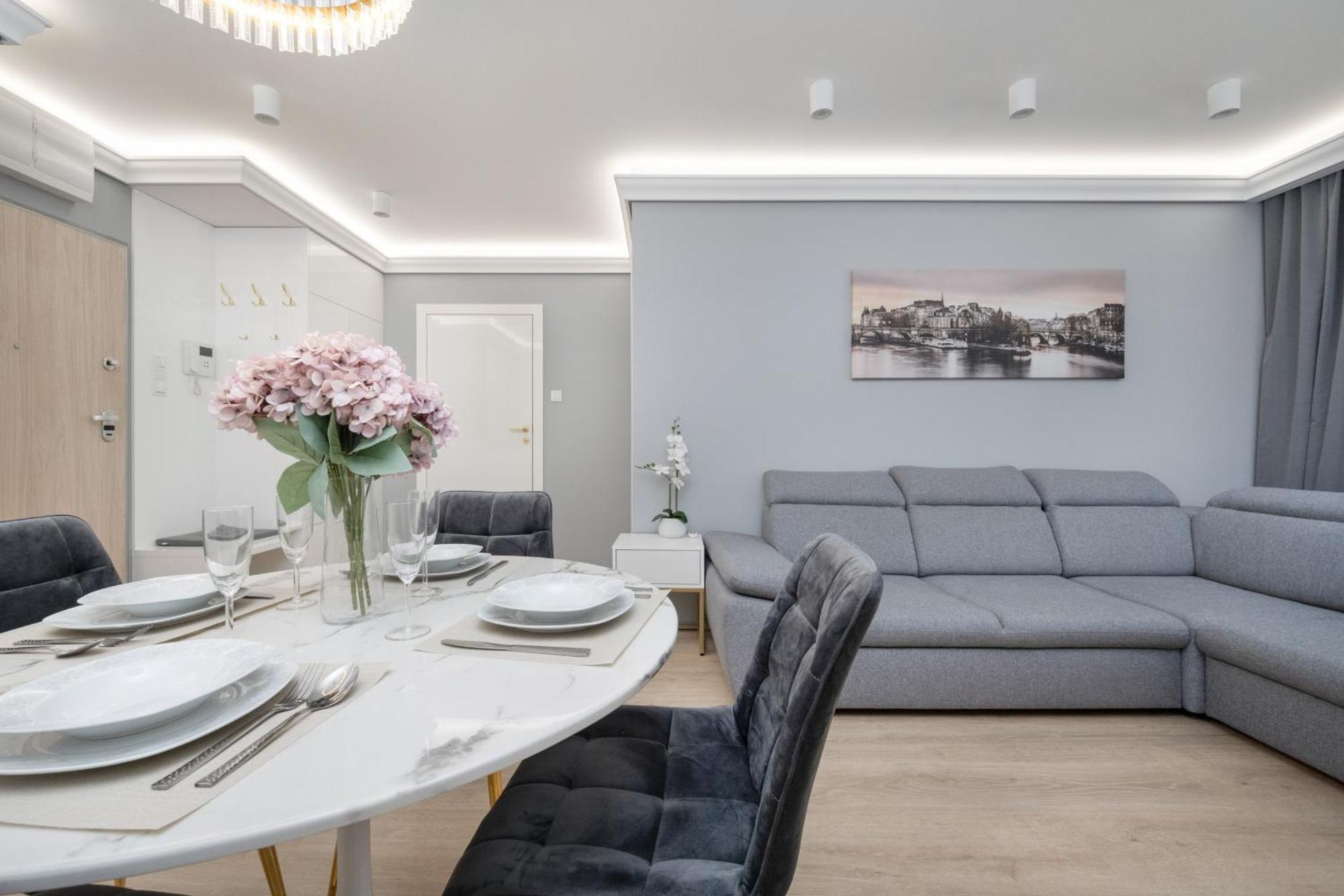 Elegant Apartment With Balcony By The Oder River In Wroclaw By Renters Prestige Eksteriør billede