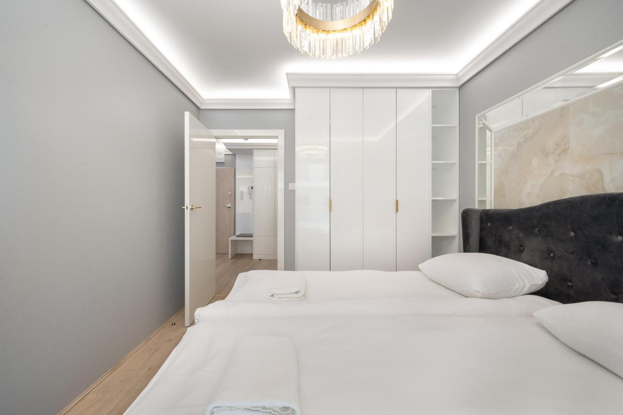 Elegant Apartment With Balcony By The Oder River In Wroclaw By Renters Prestige Eksteriør billede