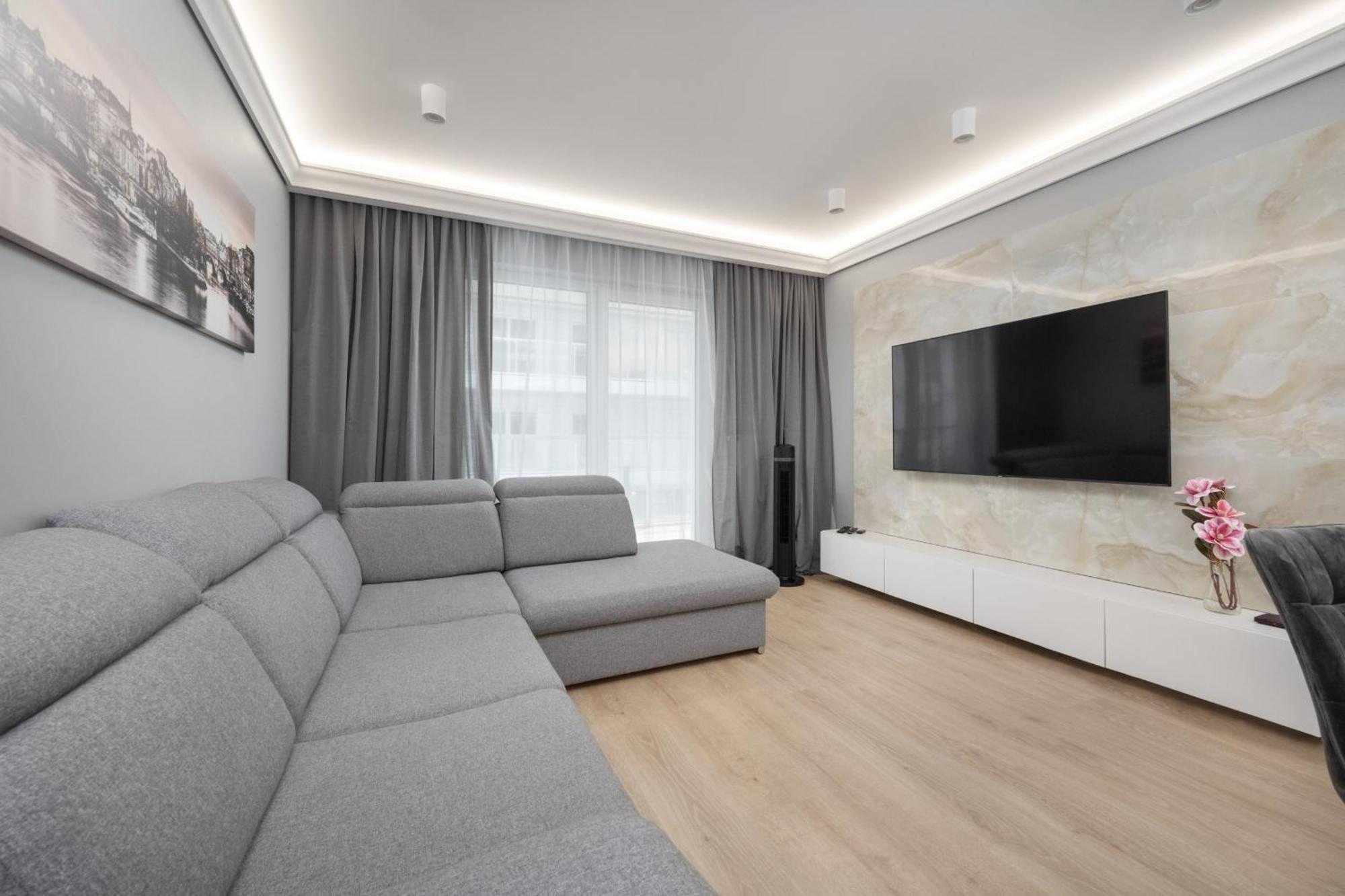 Elegant Apartment With Balcony By The Oder River In Wroclaw By Renters Prestige Eksteriør billede