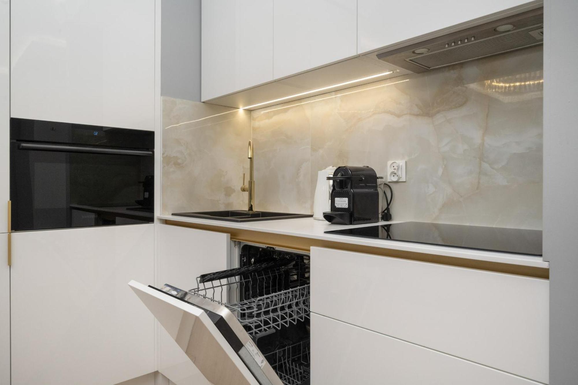 Elegant Apartment With Balcony By The Oder River In Wroclaw By Renters Prestige Eksteriør billede